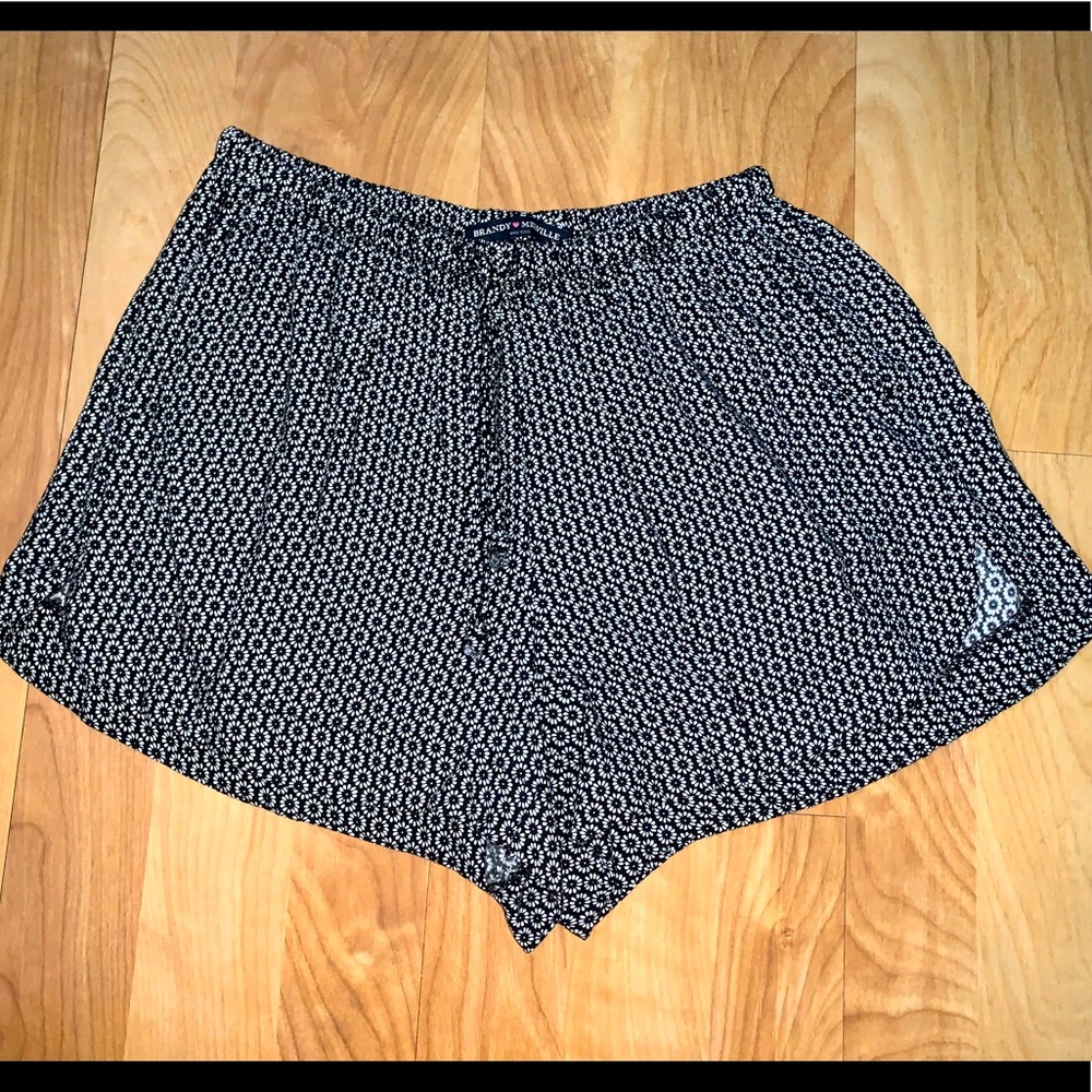 Brandy Melville: Black & White Shorts